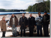 Академик С. Н. Федоров с сотрудниками ОСКБЭС МАИ. Славино, 1999 г.
